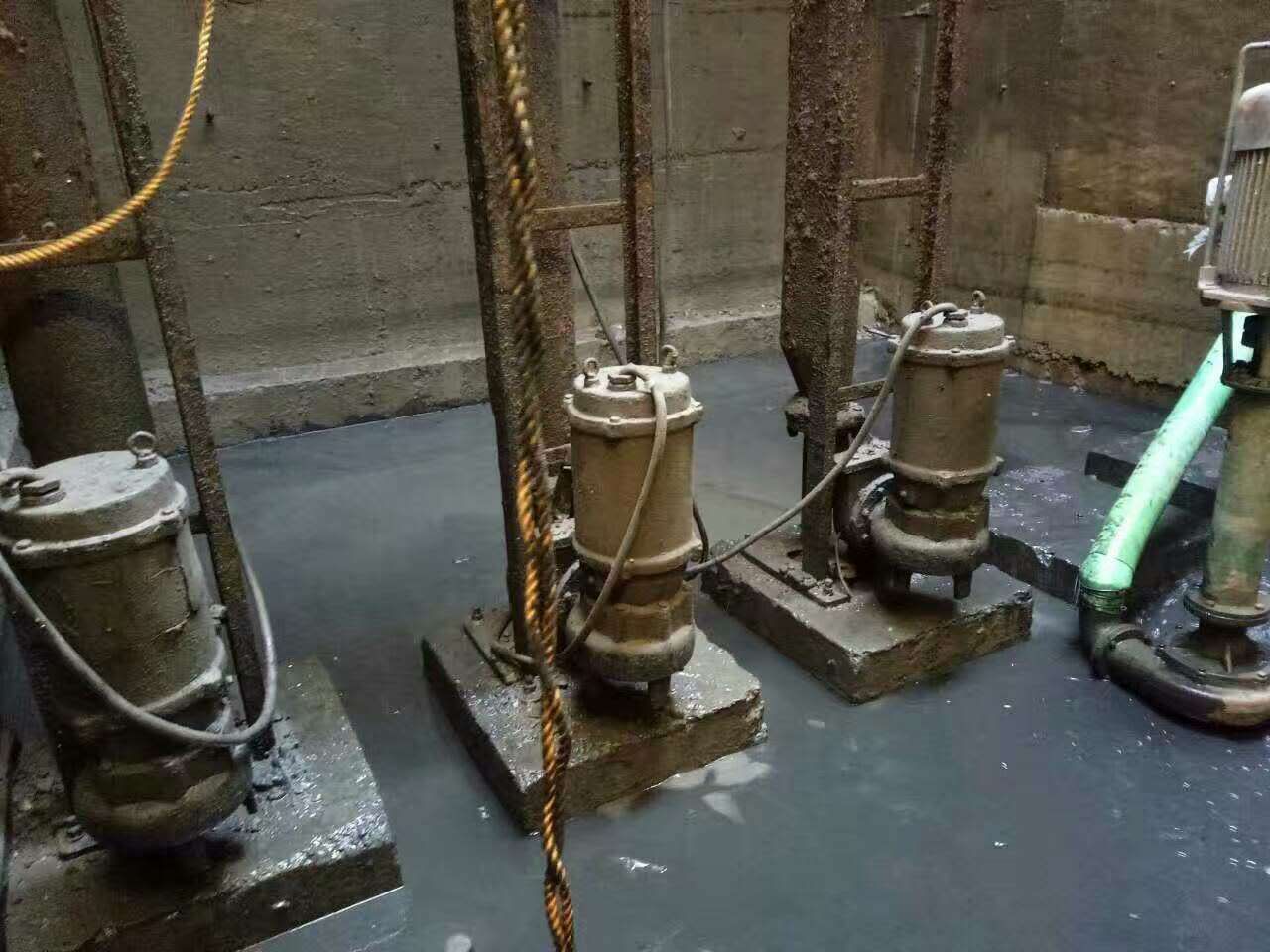 洛川污水池清理