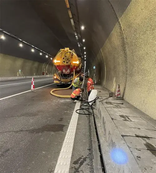 洛川隧道排水渠清淤